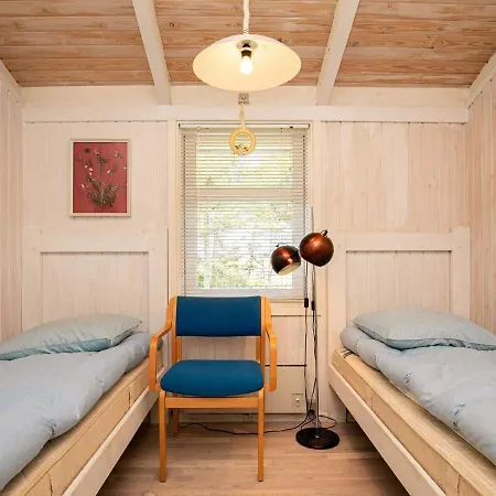 8 Person Holiday In Lb K *